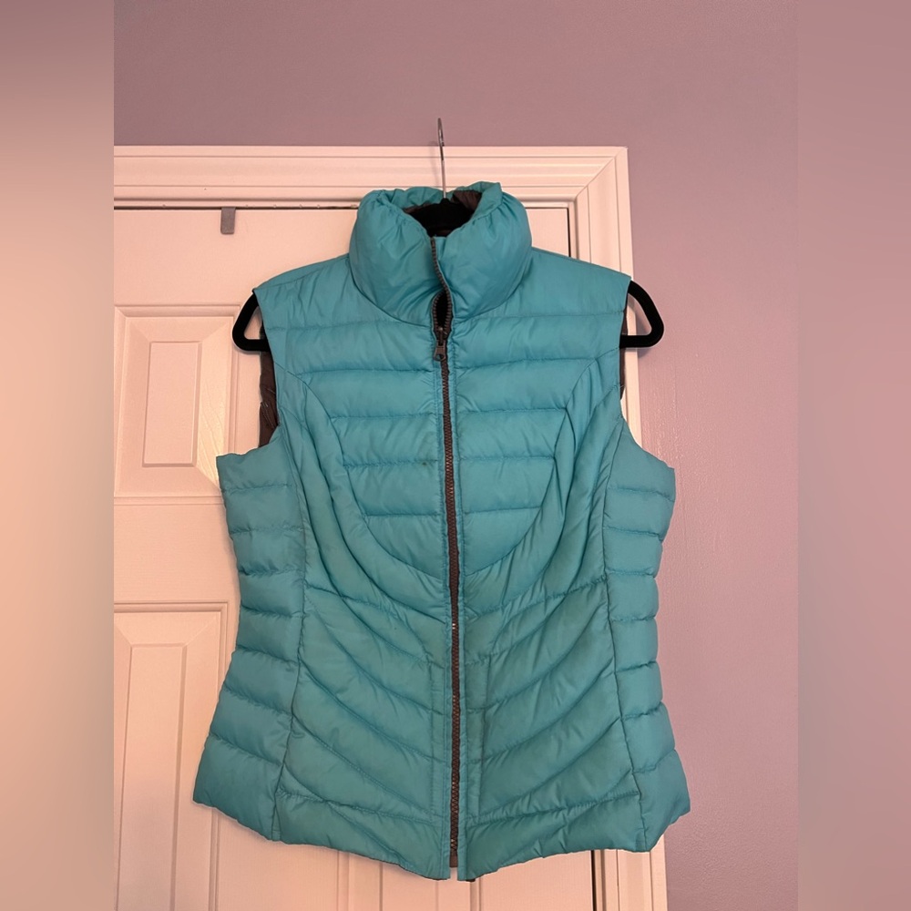 Women’s Puffer Vest 
BE By Blanc Noir
Size: Medium